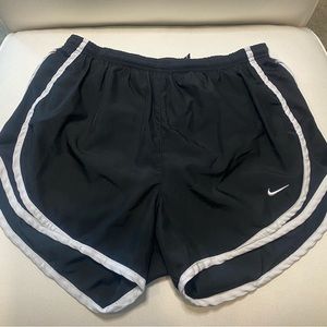 Nike dry fit Women’s shorts black size Large